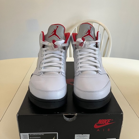 Nike Air Jordan 5 Fire Red 2020 - Picture 2 of 10